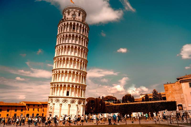 La Torre di Pisa: curiosità, storia e perché pende davvero