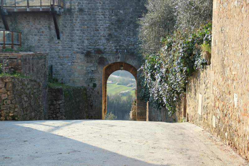 Monteriggioni: cosa vedere nel borgo fortificato simbolo della Toscana