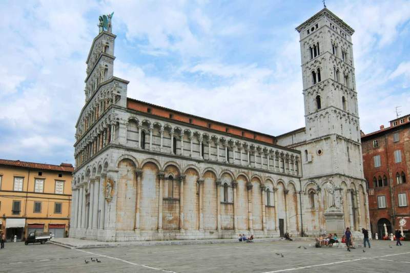 Lucca e le 100 Chiese: curiosità, leggende e segreti della città del silenzio