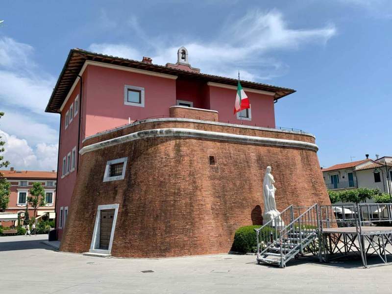 Cosa vedere a Forte dei Marmi: mare, arte e luoghi iconici della perla della Versilia
